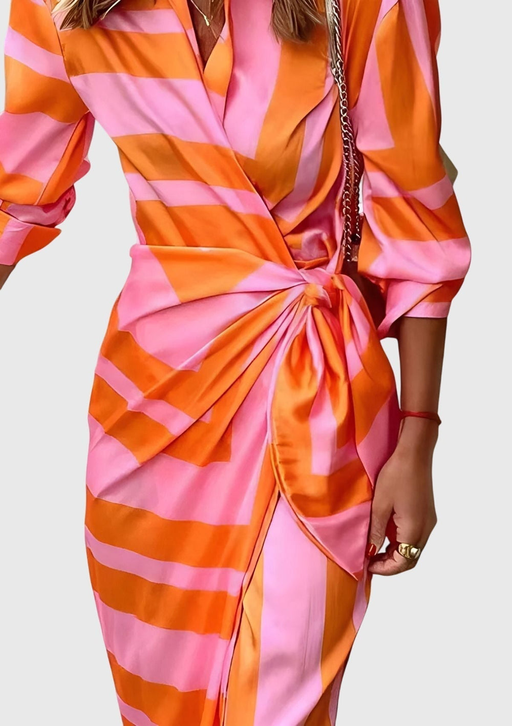 Everly | Elegantna Wrap Haljina s Uzorkom